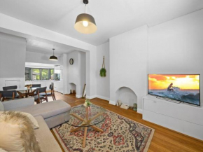 Cozy 2BR plus 1 Loft & Darling Harbour & Fish Market &Casino-7 mins walk, Sydney